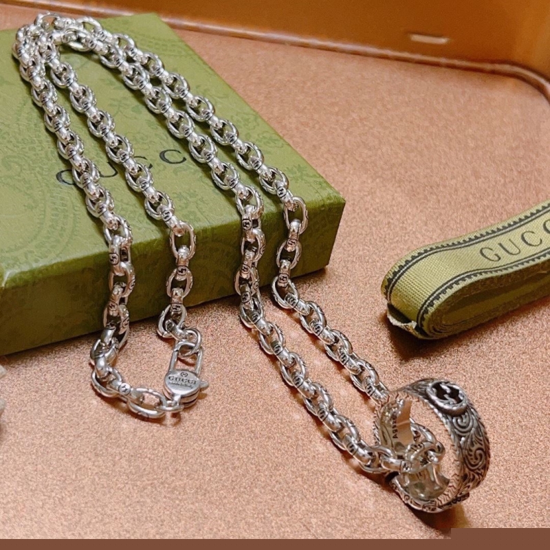 G*u*i necklaces